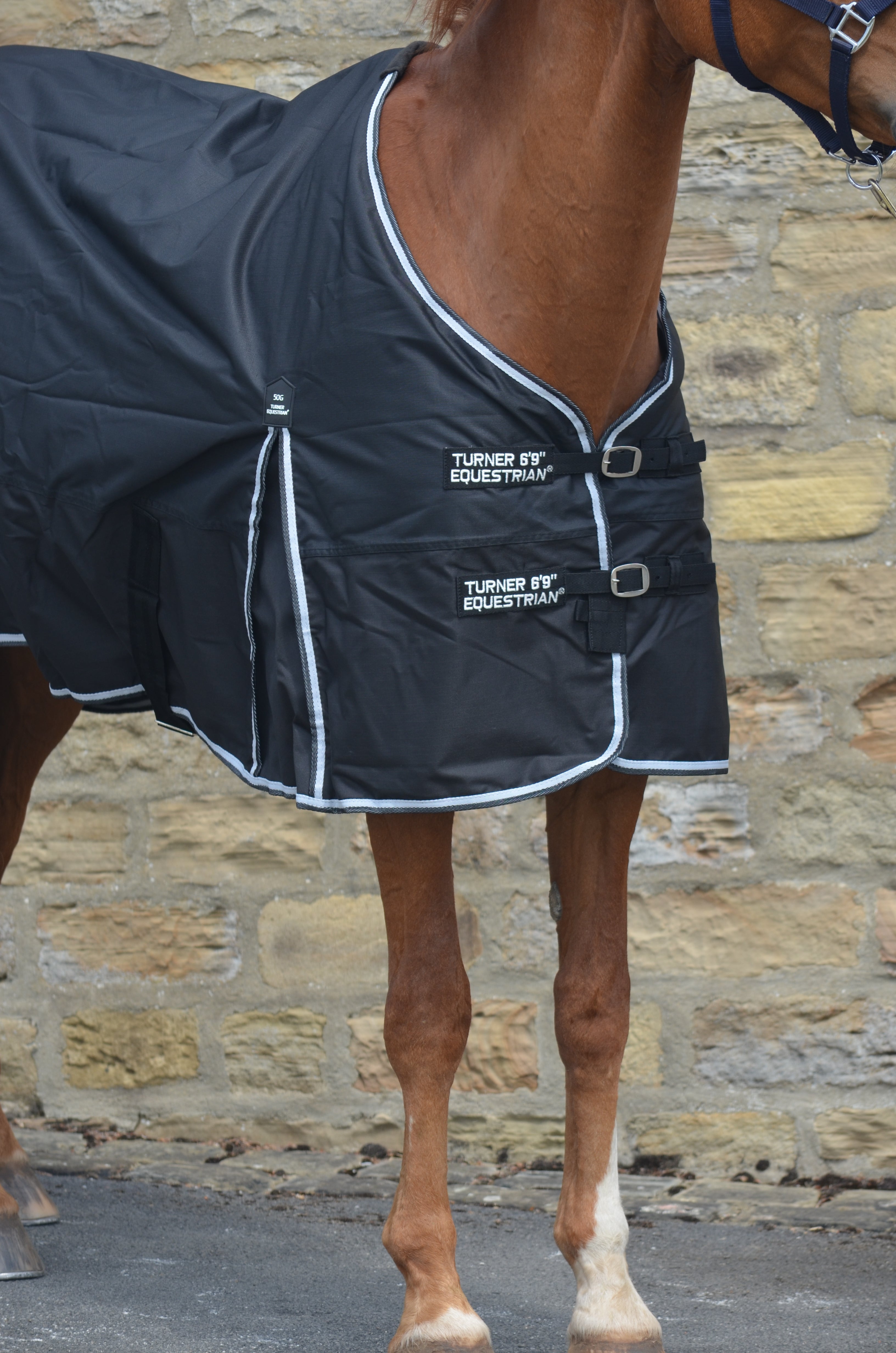 Lightweight 600d  Denier Turnout Rug 50g Fill Black